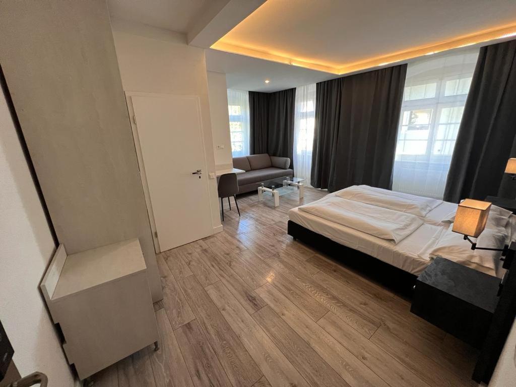 Altstadt Hotel Schwanen Валдсхут-Тинген Екстериор снимка