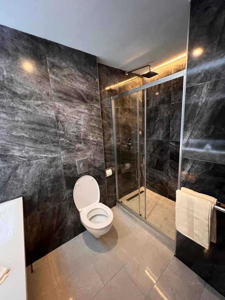 Altstadt Hotel Schwanen Валдсхут-Тинген Екстериор снимка